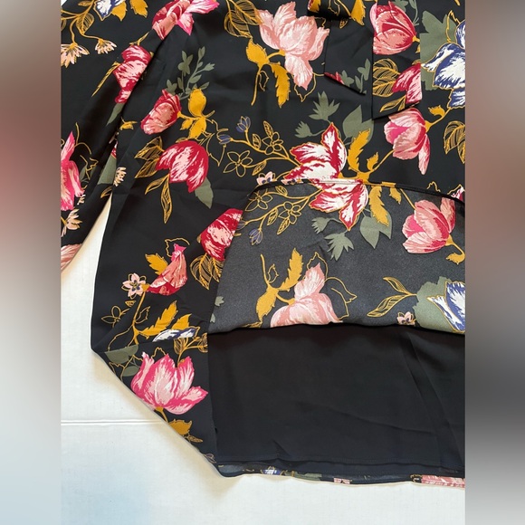 Floral Blouse with Bow - Picture 9 of 12